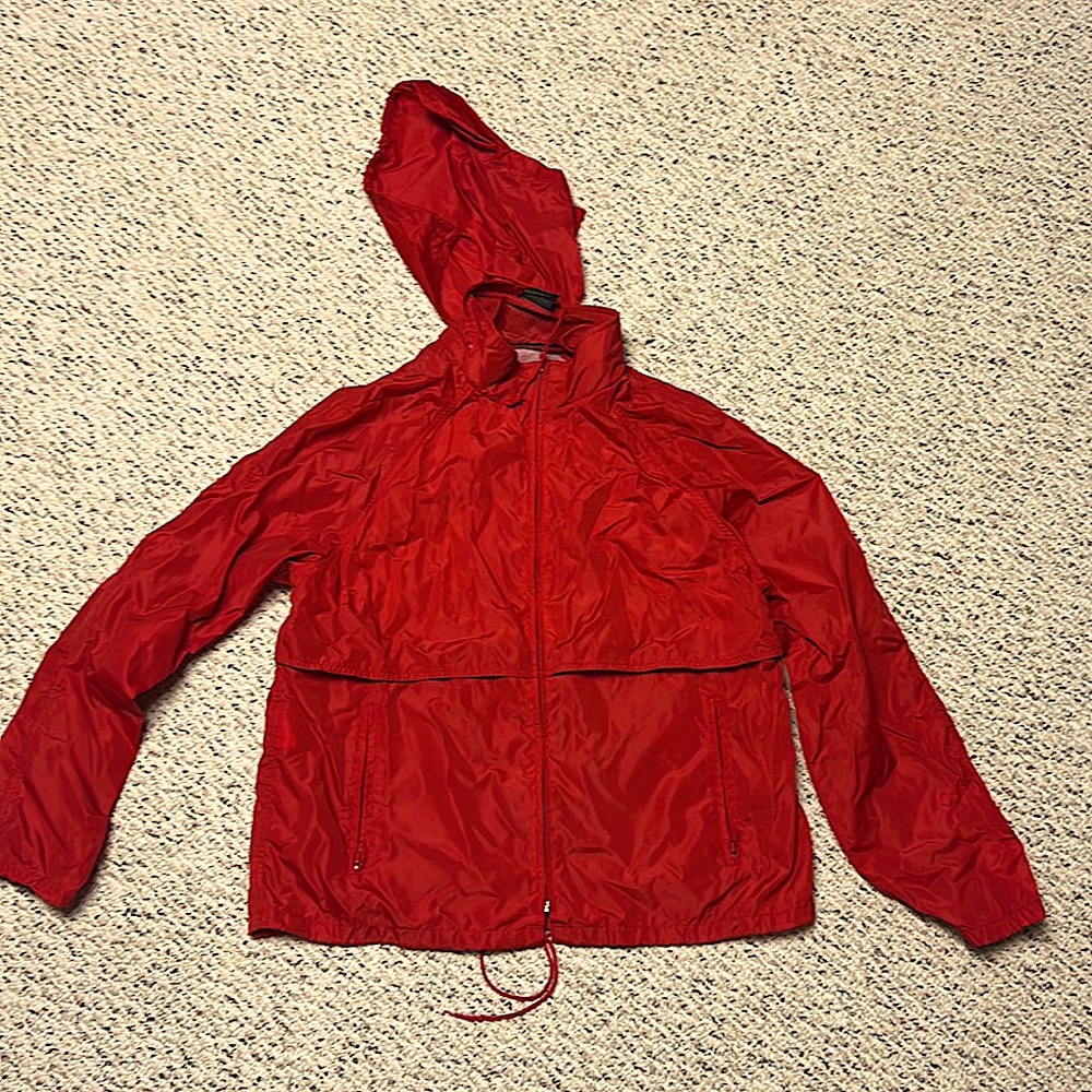 Men’s red zippered Eddie Bauer wind breaker jacket with hood size Large EUC